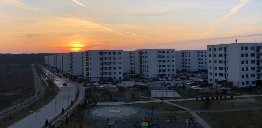 Apartament cu 3 camere semidecomandat în Băneasa