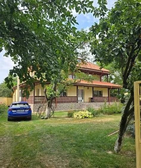 Casă cu 7 camere cu Teren 3000 Mp în Nicorești