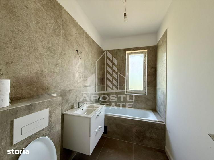 Apartament cu 3 camere în Plopi