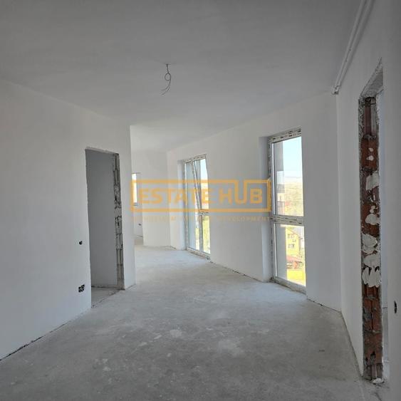 Apartament cu 3 camere semidecomandat în Între Lacuri