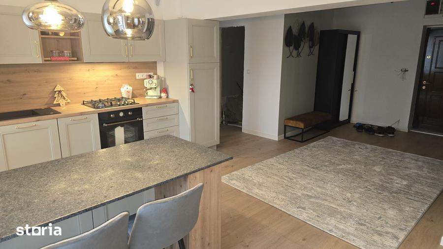 Apartament cu 4 camere decomandat în Micul Dallas