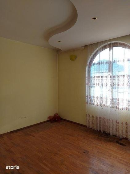 Casă cu 5 camere cu Teren 1380 Mp în Costești