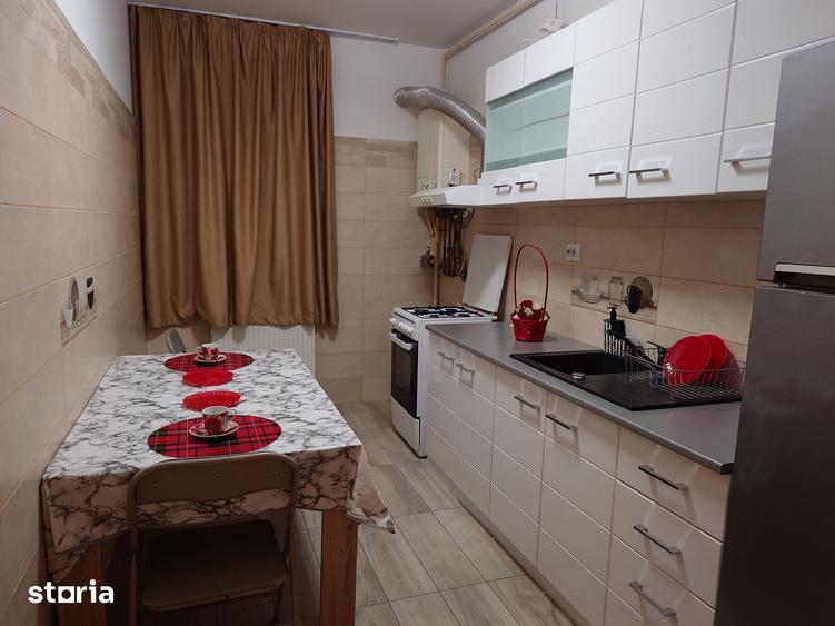 Apartament cu 3 camere în Berceni