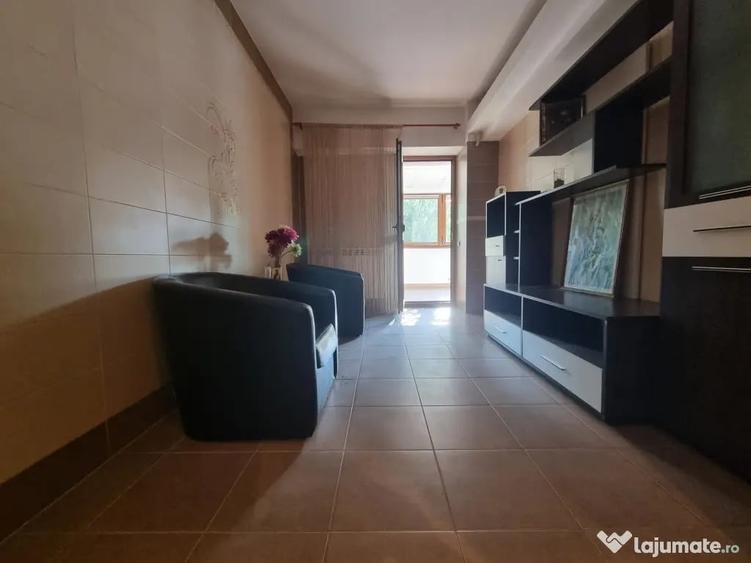 Apartament cu 3 camere decomandat în Ștefan cel Mare