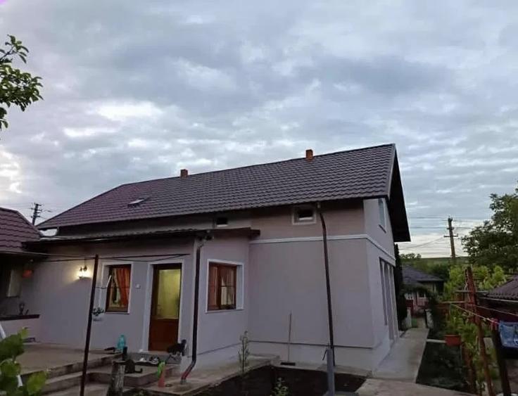 Casă individuală cu 6 camere cu Teren 1380 Mp în Central