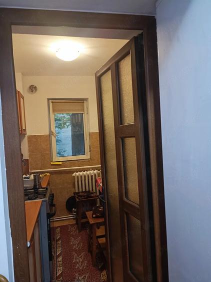 Apartament cu 3 camere semidecomandat în Mircea cel Bătrân