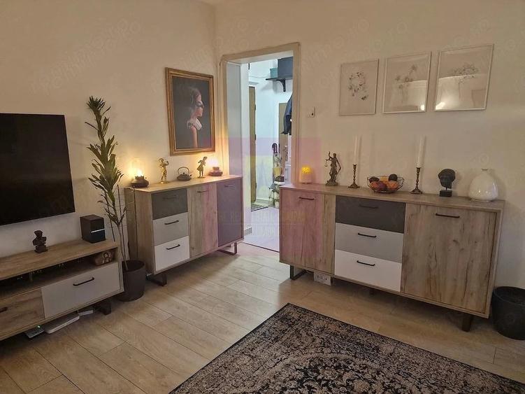 Apartament cu 3 camere semidecomandat în 1 Mai