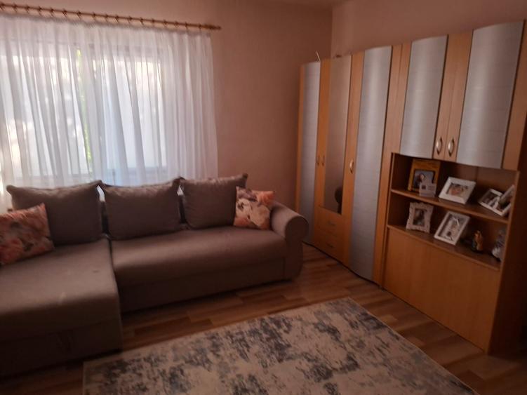 Apartament cu 3 camere semidecomandat în Gurghiu