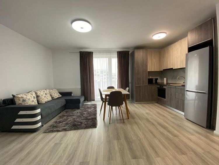 Apartament cu 3 camere semidecomandat, mobilat în Florești