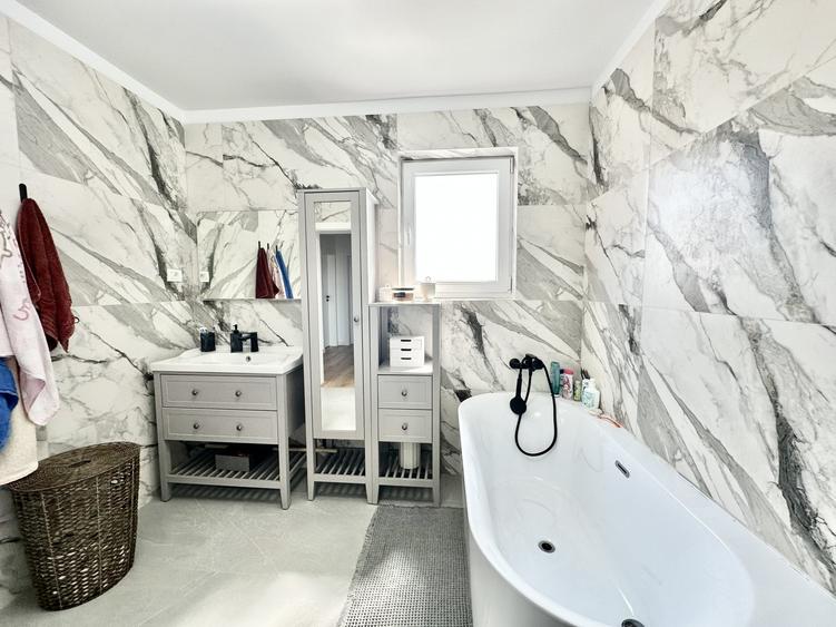 Duplex cu 4 camere cu Canalizare în Urseni