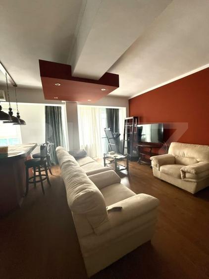Apartament cu 3 camere semidecomandat, mobilat în Semicentral