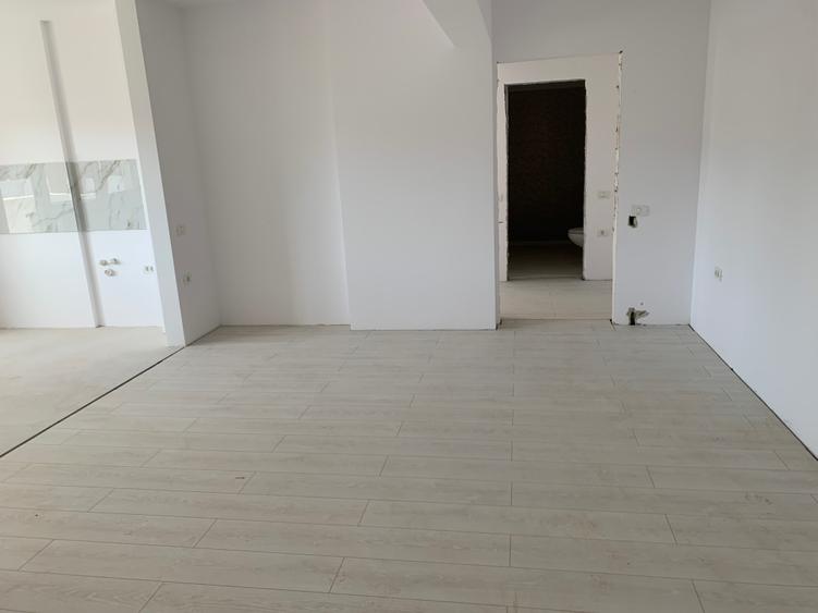 Apartament cu 3 camere decomandat în Berceni