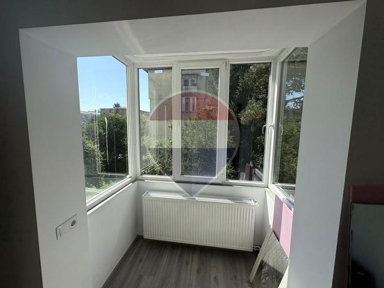 Apartament cu 2 camere semidecomandat, mobilat în Săsar