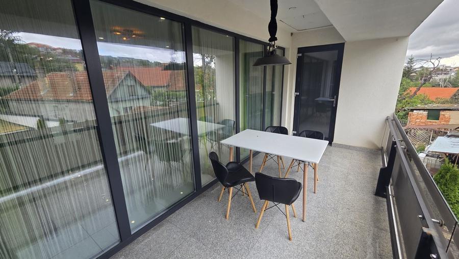 Apartament cu 4 camere decomandat în Central