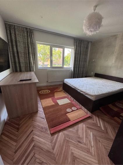 Apartament cu 3 camere decomandat în Exterior Vest