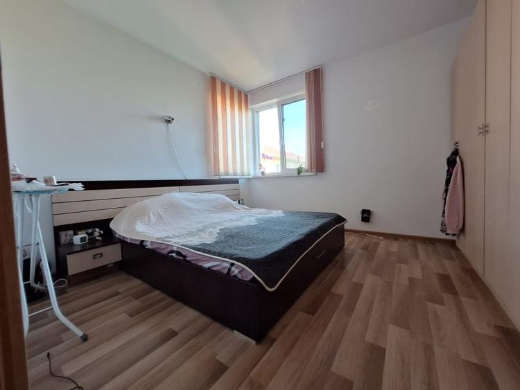 Apartament cu 3 camere decomandat, mobilat în Girocului