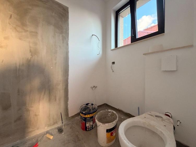 Apartament cu 5 camere decomandat în Floreasca