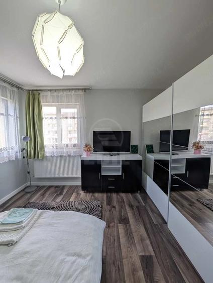 Apartament cu 3 camere semidecomandat în Florești