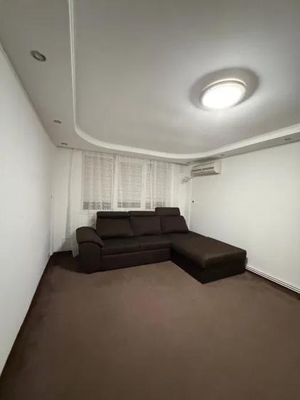 Apartament cu 3 camere decomandat în Drumul Taberei