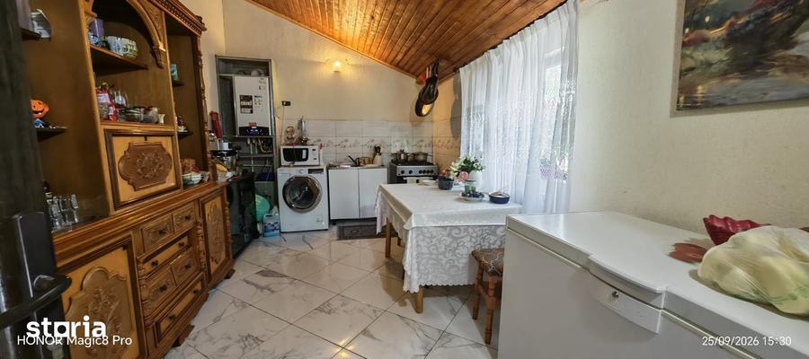 Casă cu 3 camere cu Teren 1800 Mp în Lețcani