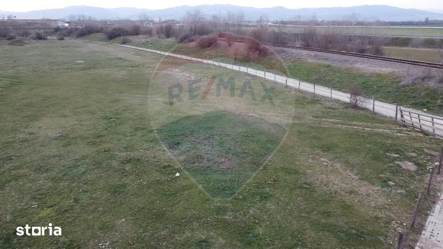 Teren de 6010 mp, în Central