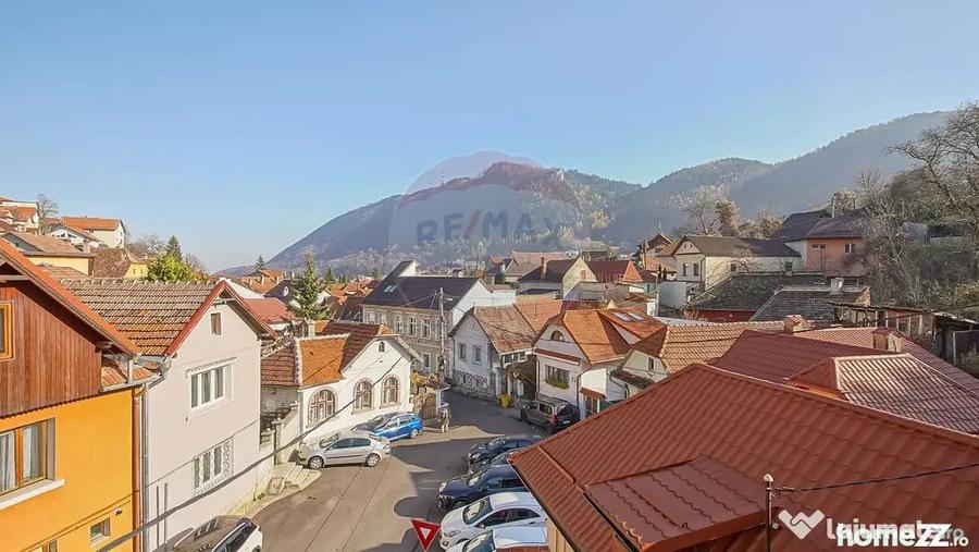Casă cu 7 camere cu Teren 142 Mp în Centrul Istoric