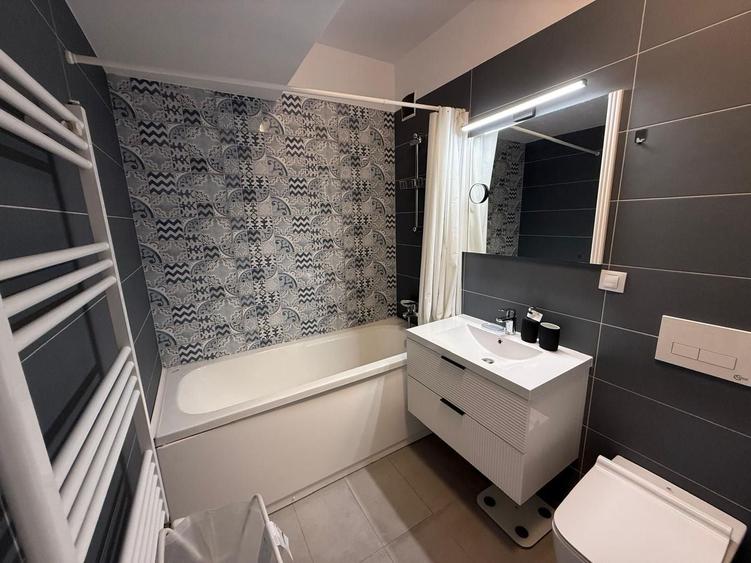Apartament cu 3 camere semidecomandat, mobilat în Pipera