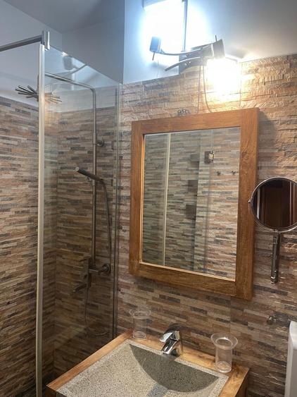 Apartament cu 2 camere decomandat, mobilat în P-ța Victoriei