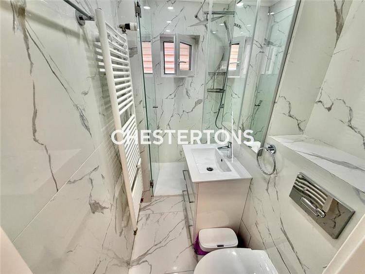 Apartament cu 4 camere decomandat în Drumul Taberei