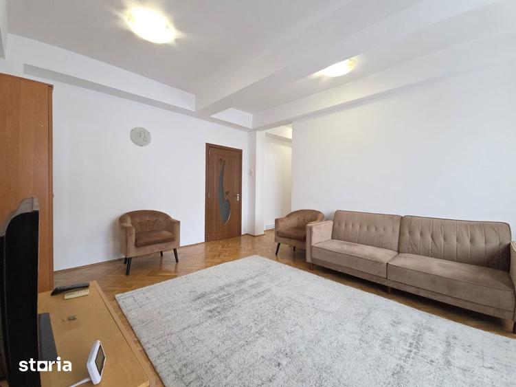 Apartament cu 3 camere, mobilat în Victoriei