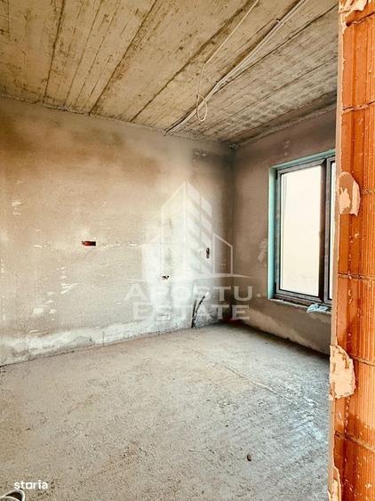 Casă cu 3 camere cu Teren 170000 Mp în Central