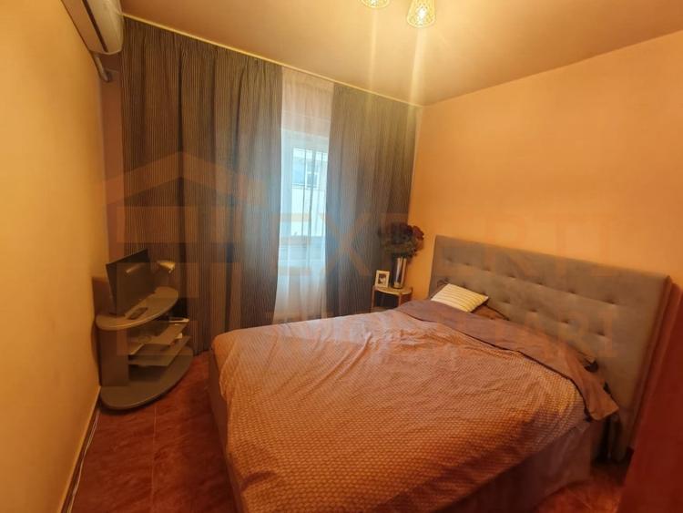 Apartament cu 3 camere decomandat, mobilat în Casa de Cultură