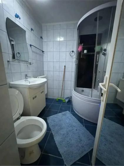 Apartament cu 3 camere decomandat, mobilat în Orizont