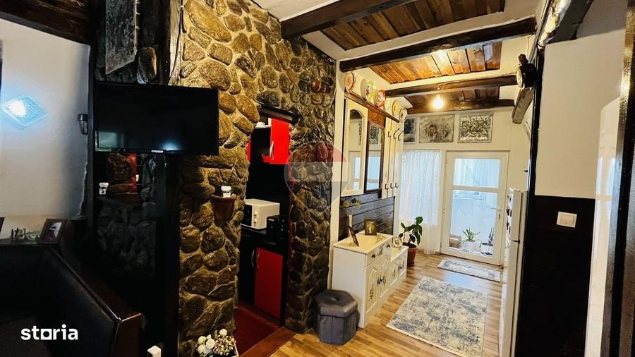 Casă cu 4 camere în Lăzăreni