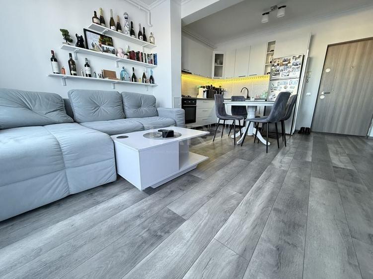 Apartament cu 2 camere decomandat, mobilat în Europa