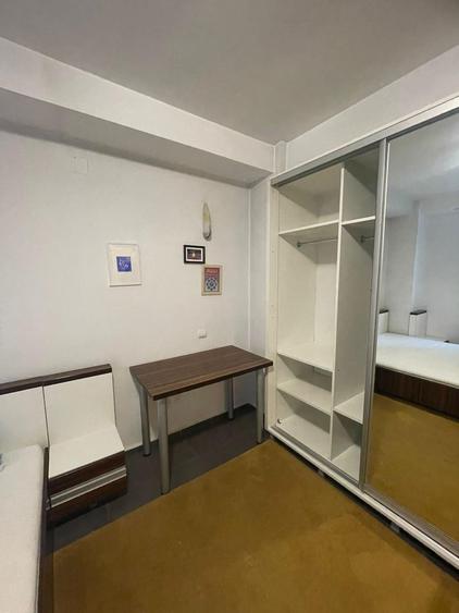 Garsonieră decomandată, mobilată în Romană