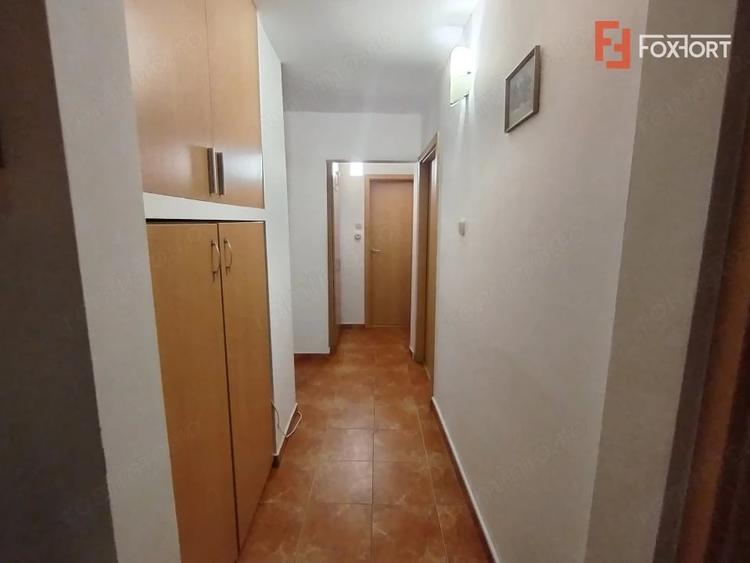 Apartament cu 4 camere decomandat în Soarelui