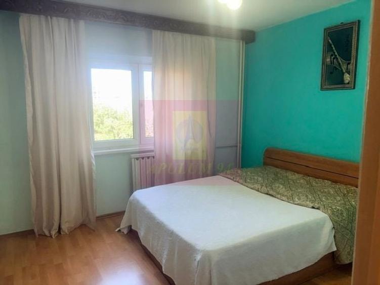 Apartament cu 3 camere decomandat în Drumul Sării