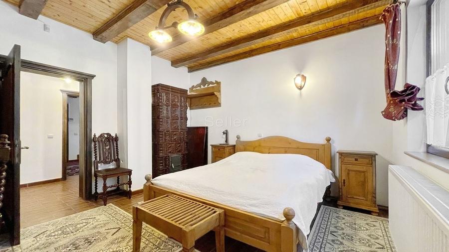 Casă individuală cu 11 camere cu Canalizare în Poiana Mărului