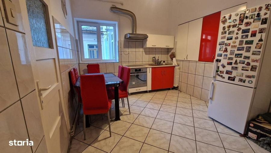 Casă cu 4 camere în Central