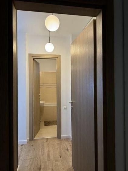 Apartament cu 4 camere decomandat, mobilat în Băneasa