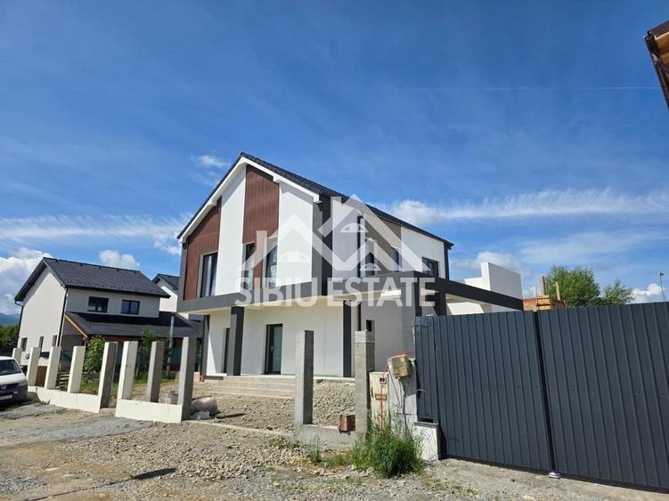 Casă individuală cu 4 camere cu Canalizare în Exterior Vest