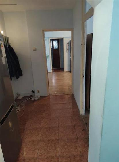 Apartament cu 3 camere semidecomandat, mobilat în Olteniței