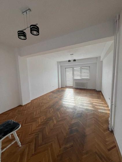 Apartament cu 4 camere decomandat în Mărăști