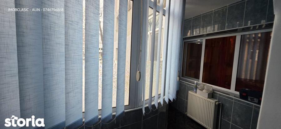 Apartament cu 3 camere decomandat în Micro 6