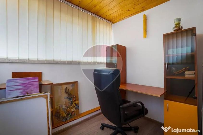 Apartament cu 4 camere decomandat în Central