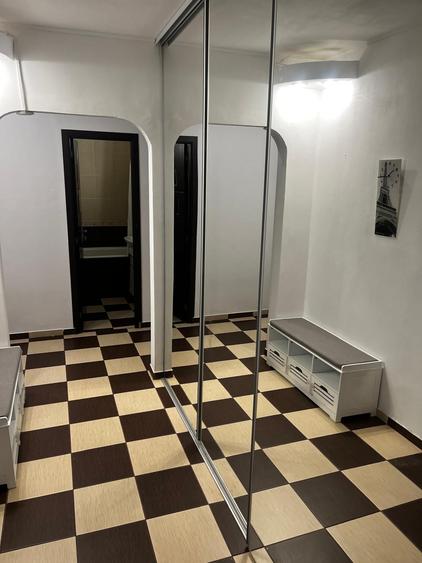 Apartament cu 2 camere decomandat în Titan