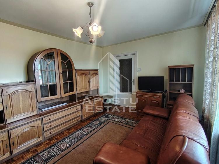 Apartament cu 3 camere semidecomandat, mobilat în Complex Studențesc