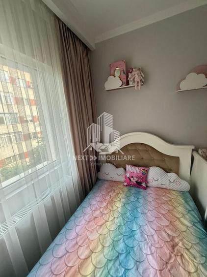 Apartament cu 4 camere decomandat, mobilat în Central