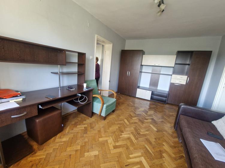 Apartament cu 2 camere semidecomandat în Medicină